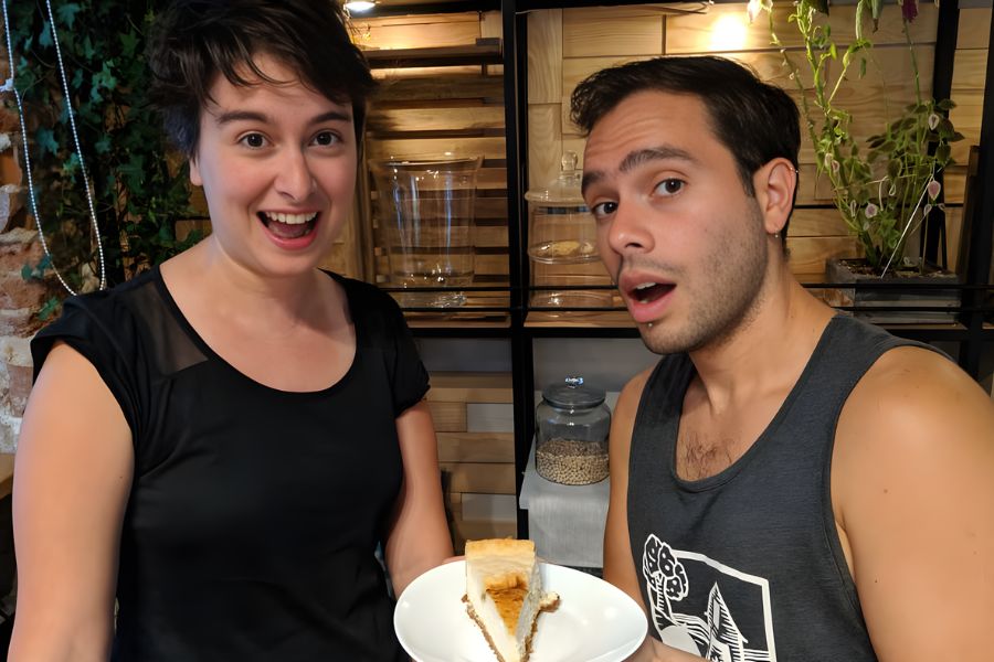 Pet sitting travelers enjoying vegan food while traveling