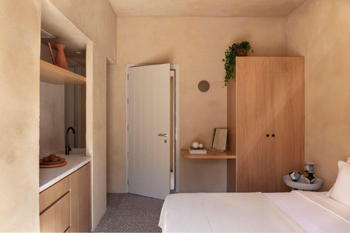 Embracing Ethical Hospitality: Veganism, Santorini's Cultural Delights ...