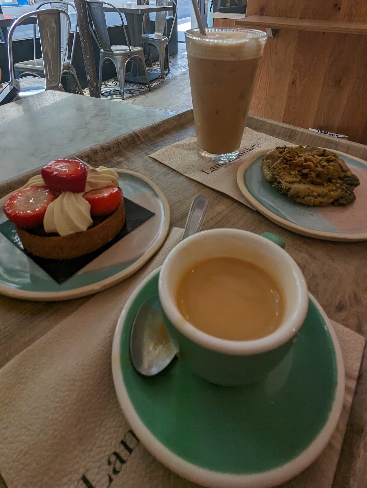 Land & Monke vegan french bakery in paris. 
