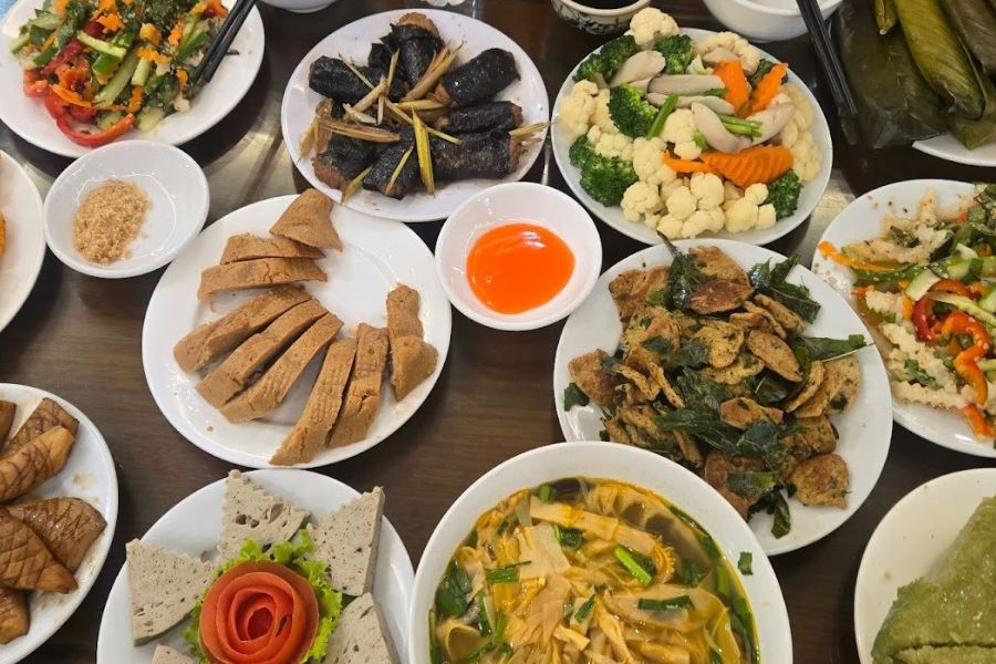 Vegan meal served at Pháp Vân Pagoda in Vietnam temple setting