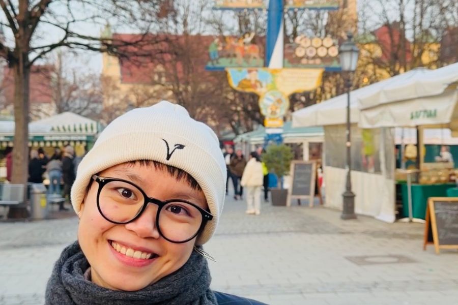Yuxi smiling at a market in Munich